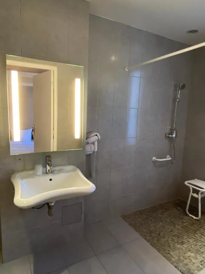 Hotel Du Parc Choisy-le-Roi 2*,  Francia